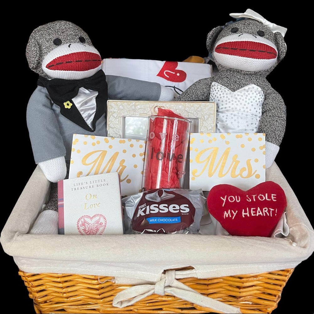 Monkey wedding anyone?